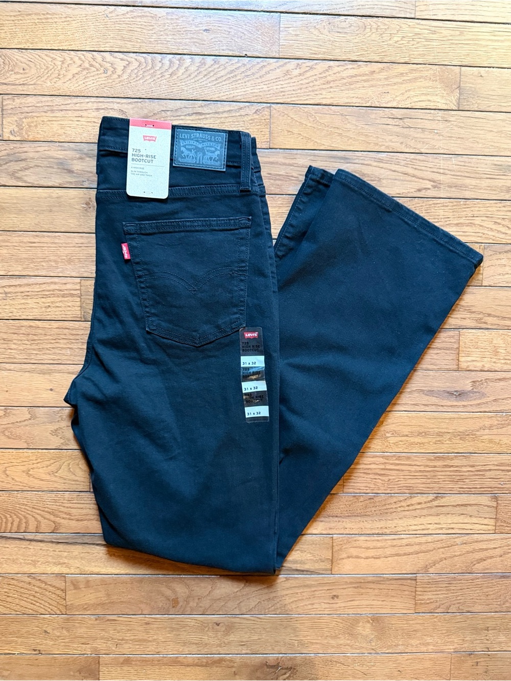 Levi’s 725 Black High-Rise Women’s Bootcut Jeans- size 31x32- NWT